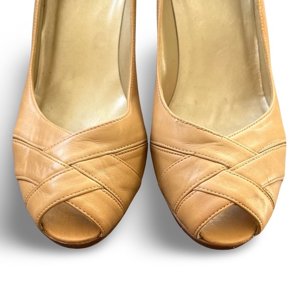Stuart Weitzman Neutral Peep Toe Heels Size 8 - Picture 4 of 9